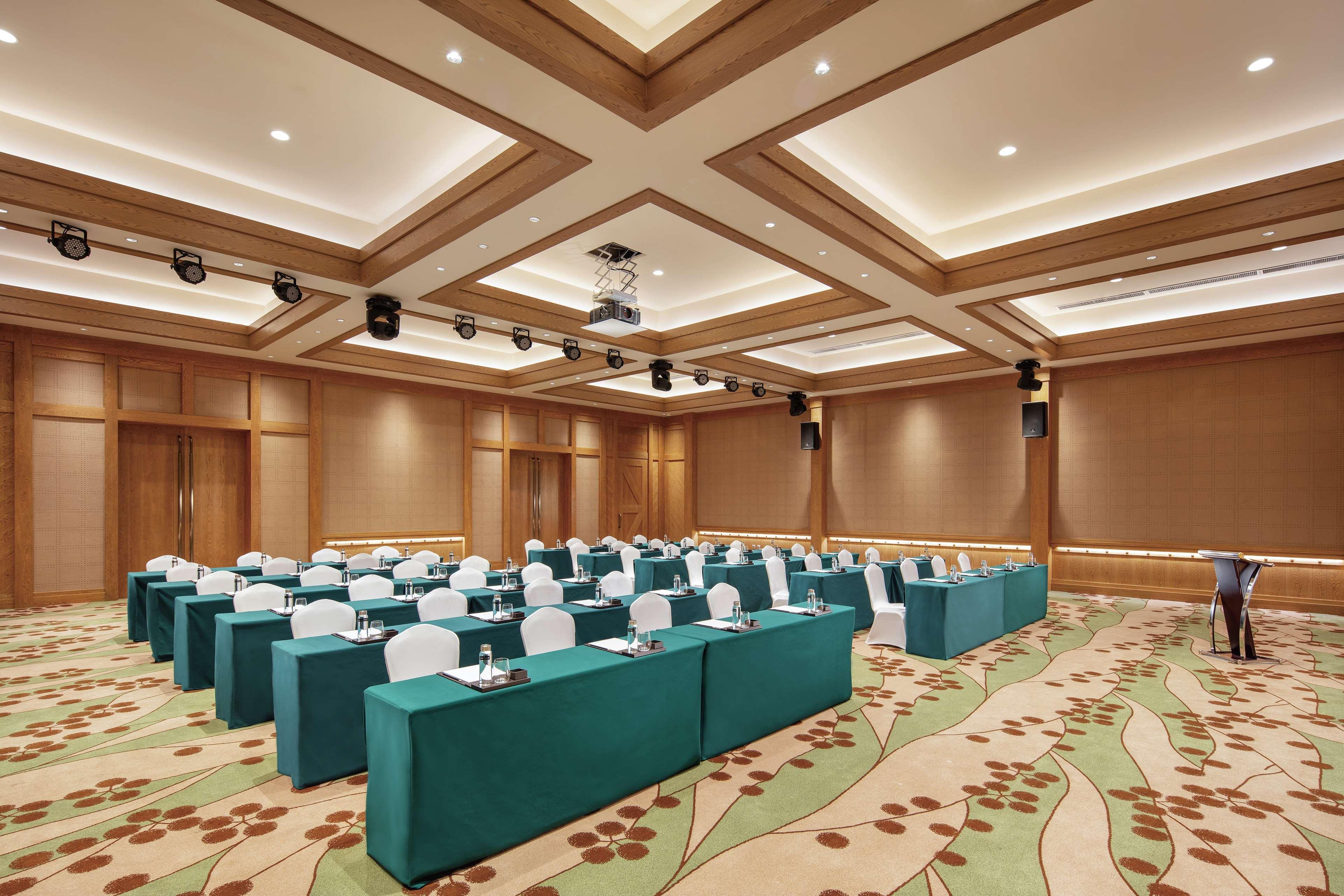 Hilton Wenan Hotel Langfang Exterior photo